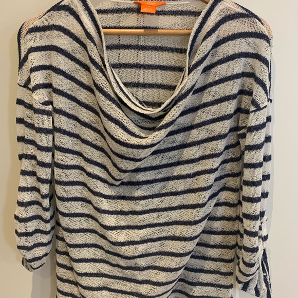 A Joe Fresh 3/4 sleeve shirt that’s loose at the neck. - Picture 1 of 6